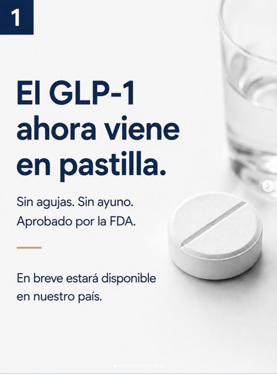 Comprimido oral de orforglipron junto a un vaso de agua
